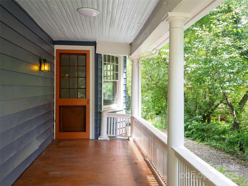 63 Cumberland Avenue, Asheville, NC 28801.  MLS# CAR4291025, YatesRealty ID 31969. 