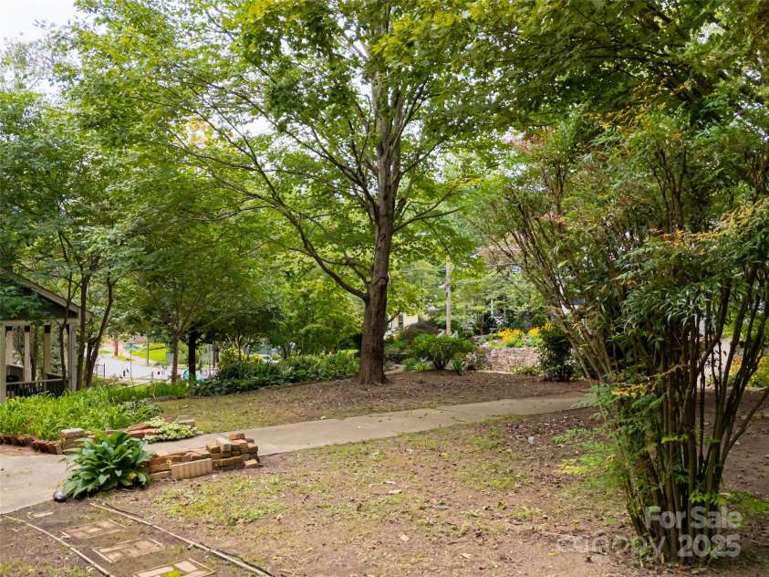 63 Cumberland Avenue, Asheville, NC 28801.  MLS# CAR4291025, YatesRealty ID 31969. 