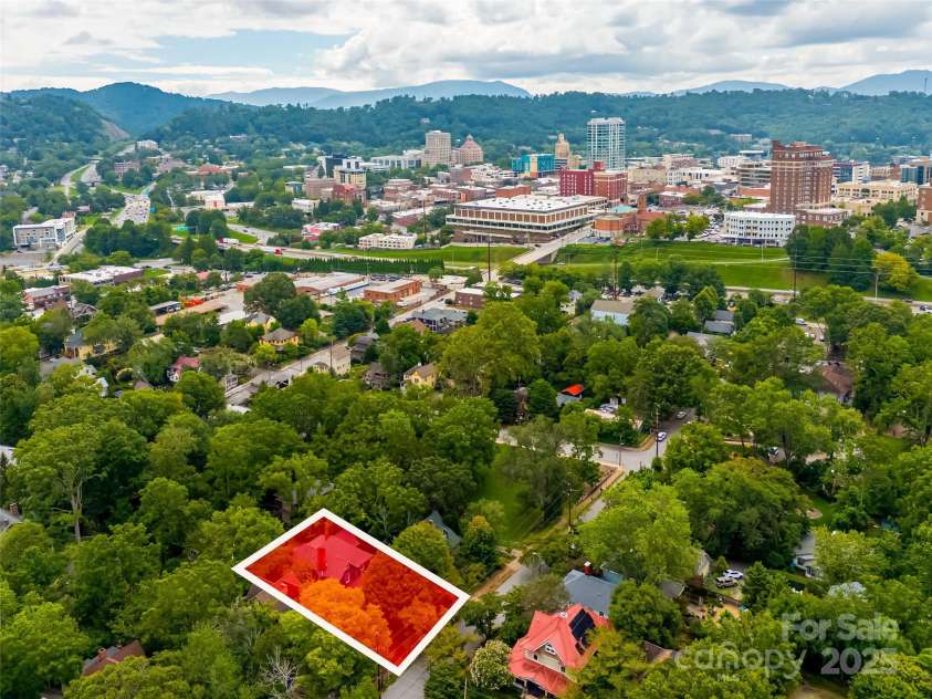 63 Cumberland Avenue, Asheville, NC 28801.  MLS# CAR4291025, YatesRealty ID 31969. 