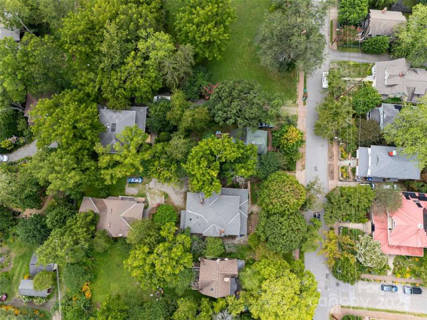 63 Cumberland Avenue, Asheville, NC 28801.  MLS# CAR4291025, YatesRealty ID 31969. 