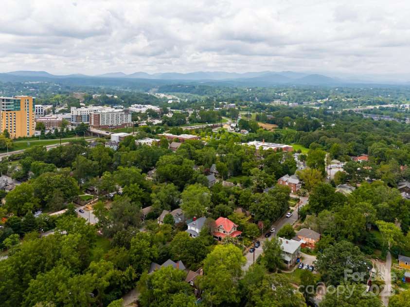 63 Cumberland Avenue, Asheville, NC 28801.  MLS# CAR4291025, YatesRealty ID 31969. 