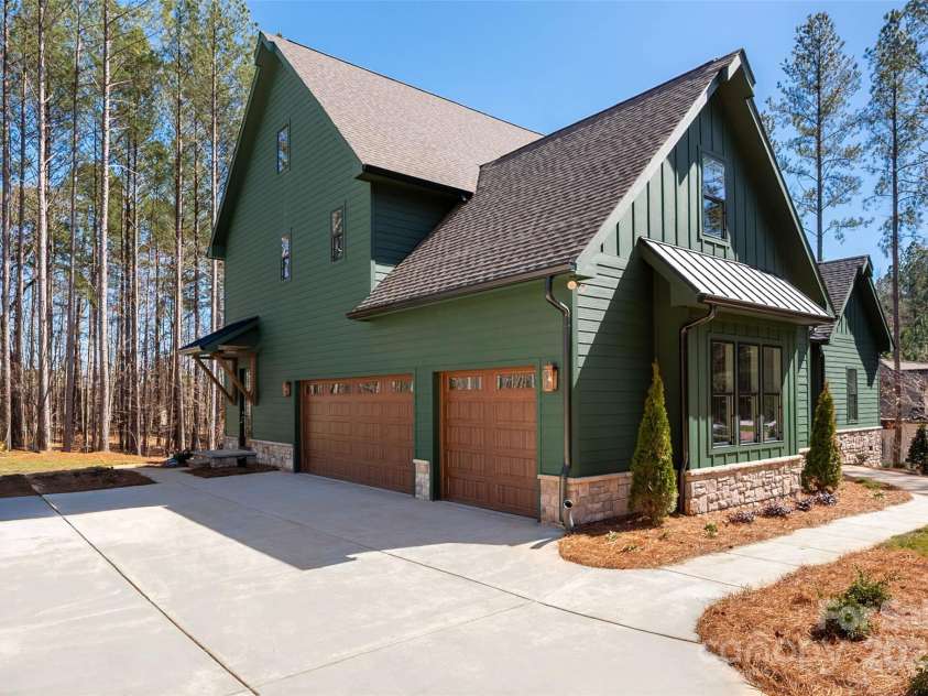 157 Silver Falls Drive, Troutman, NC 28166.  MLS# CAR4234485, YatesRealty ID 3197. 