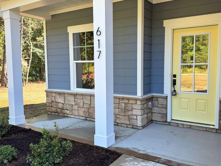 617 Autumnlight Drive, Salisbury, NC 28147.  MLS# CAR4278782, YatesRealty ID 31970. .