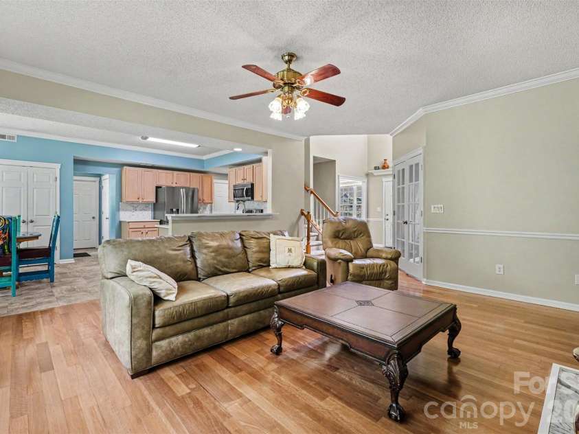 10422 Baskerville Avenue, Charlotte, NC 28269.  MLS# CAR4392642, YatesRealty ID 31972. 