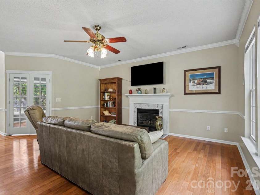 10422 Baskerville Avenue, Charlotte, NC 28269.  MLS# CAR4392642, YatesRealty ID 31972. 
