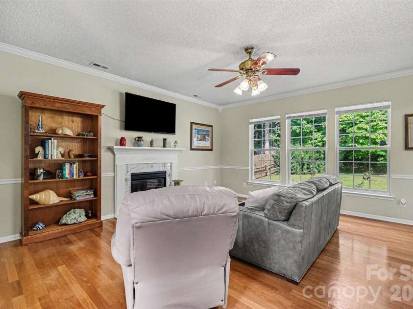 10422 Baskerville Avenue, Charlotte, NC 28269.  MLS# CAR4392642, YatesRealty ID 31972. 