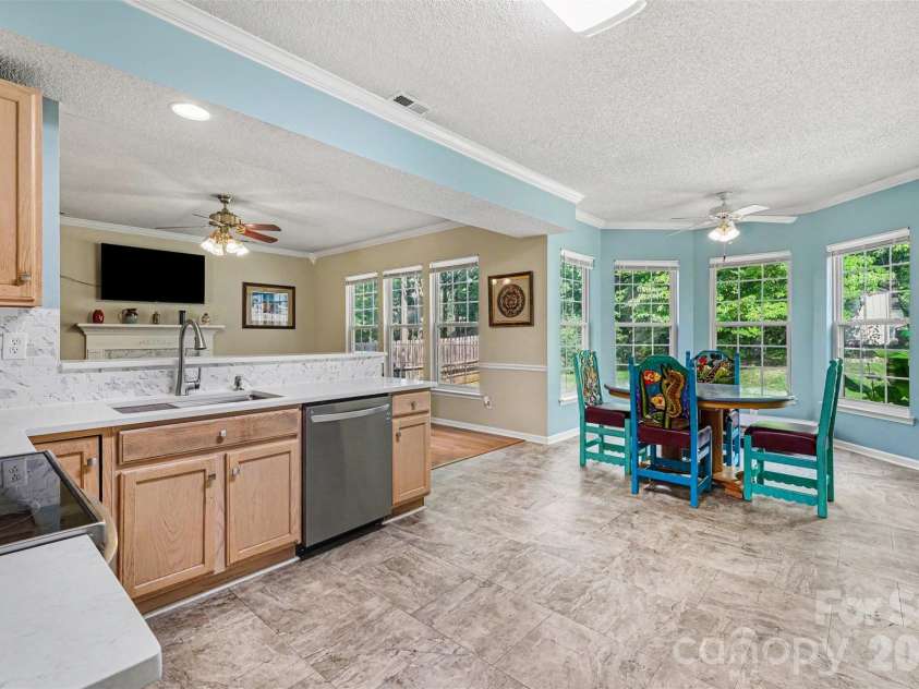 10422 Baskerville Avenue, Charlotte, NC 28269.  MLS# CAR4392642, YatesRealty ID 31972. 