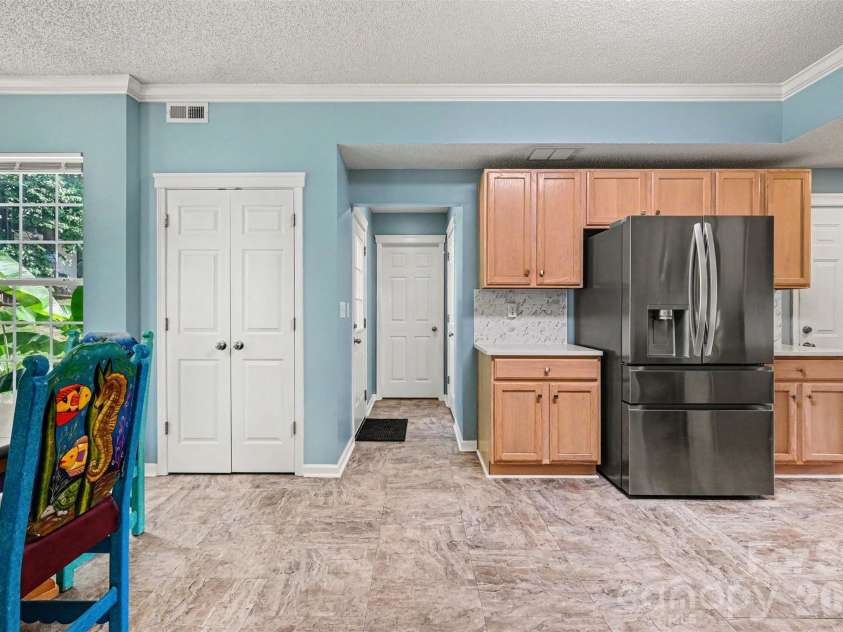 10422 Baskerville Avenue, Charlotte, NC 28269.  MLS# CAR4392642, YatesRealty ID 31972. 