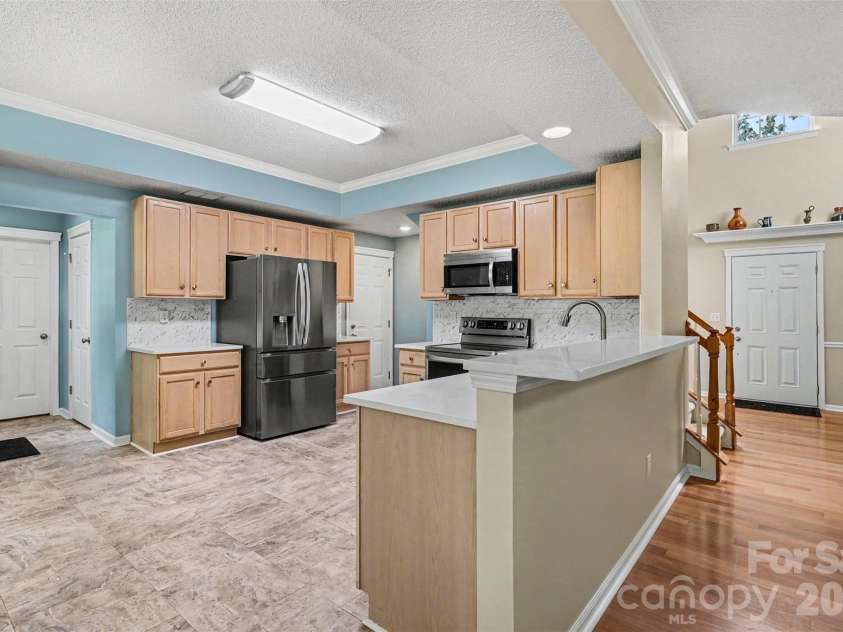 10422 Baskerville Avenue, Charlotte, NC 28269.  MLS# CAR4392642, YatesRealty ID 31972. 