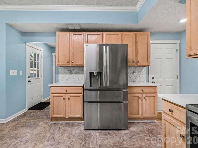 10422 Baskerville Avenue, Charlotte, NC 28269.  MLS# CAR4392642, YatesRealty ID 31972. 