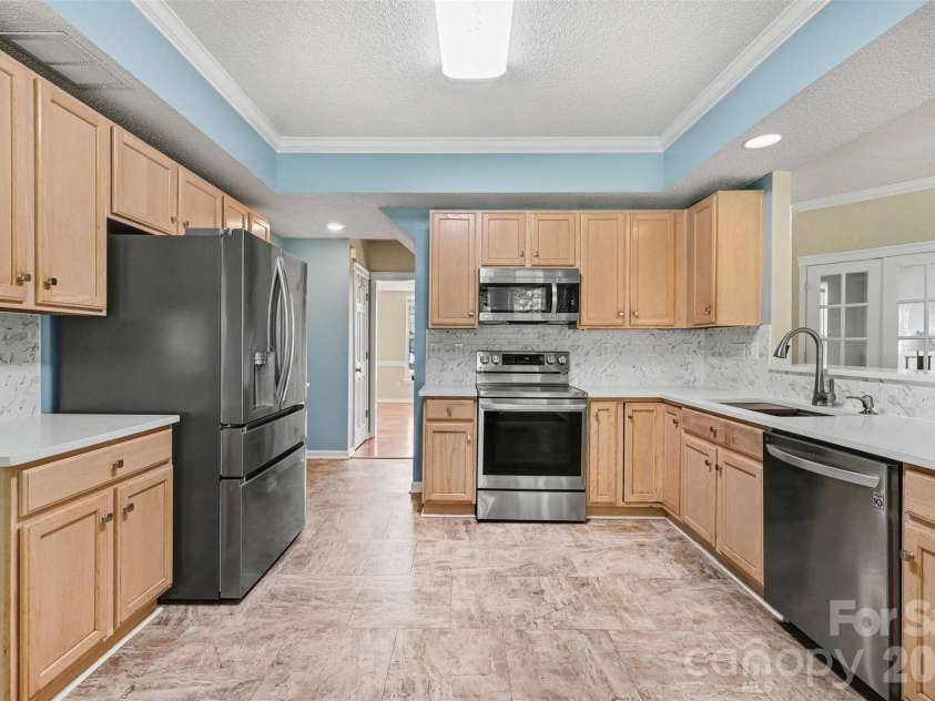 10422 Baskerville Avenue, Charlotte, NC 28269.  MLS# CAR4392642, YatesRealty ID 31972. 