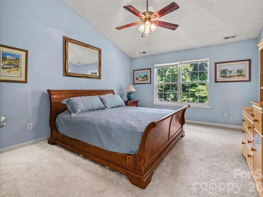 10422 Baskerville Avenue, Charlotte, NC 28269.  MLS# CAR4392642, YatesRealty ID 31972. 