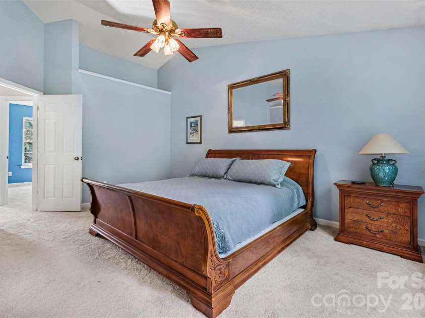 10422 Baskerville Avenue, Charlotte, NC 28269.  MLS# CAR4392642, YatesRealty ID 31972. 