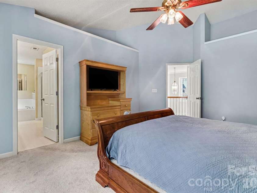 10422 Baskerville Avenue, Charlotte, NC 28269.  MLS# CAR4392642, YatesRealty ID 31972. 