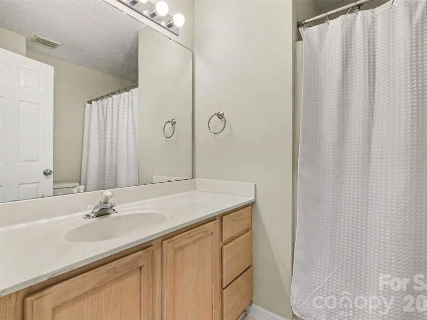 10422 Baskerville Avenue, Charlotte, NC 28269.  MLS# CAR4392642, YatesRealty ID 31972. 