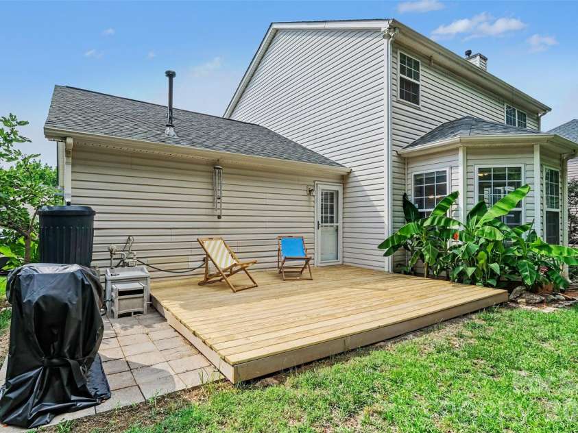 10422 Baskerville Avenue, Charlotte, NC 28269.  MLS# CAR4392642, YatesRealty ID 31972. 