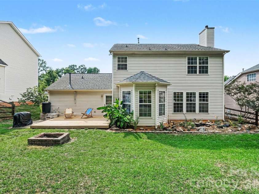 10422 Baskerville Avenue, Charlotte, NC 28269.  MLS# CAR4392642, YatesRealty ID 31972. 