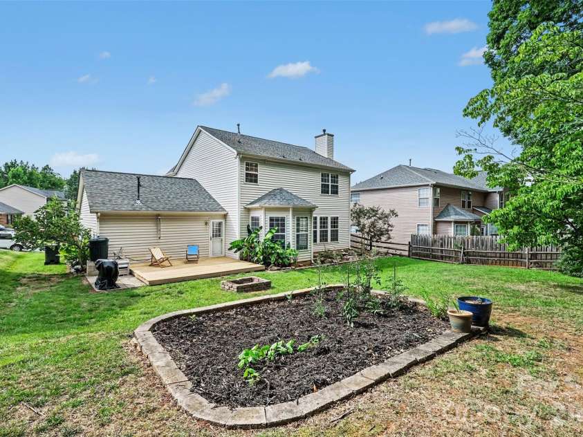 10422 Baskerville Avenue, Charlotte, NC 28269.  MLS# CAR4392642, YatesRealty ID 31972. 