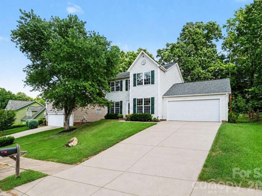 10422 Baskerville Avenue, Charlotte, NC 28269.  MLS# CAR4392642, YatesRealty ID 31972. 