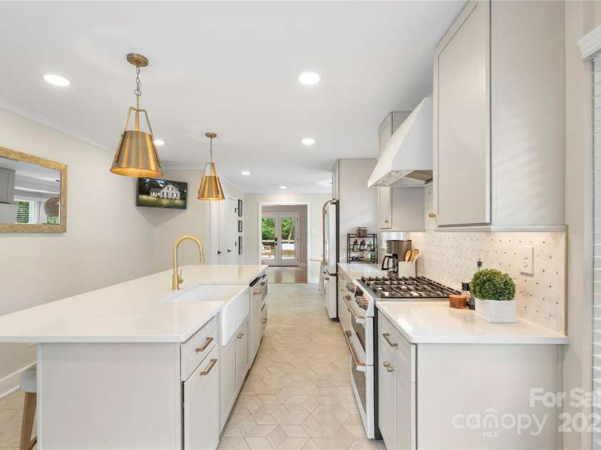 4201 Tyndale Avenue, Charlotte, NC 28210.  MLS# CAR4278812, YatesRealty ID 31972. 