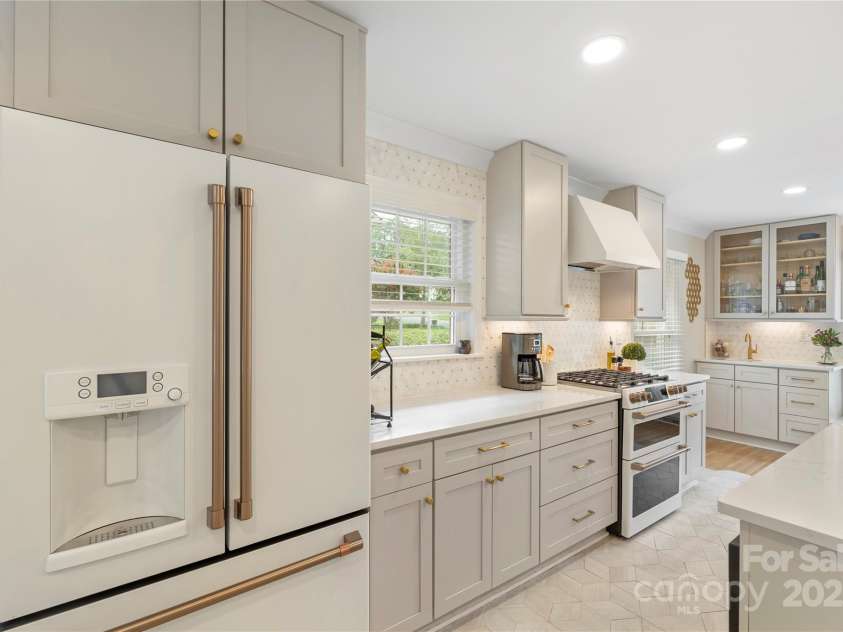 4201 Tyndale Avenue, Charlotte, NC 28210.  MLS# CAR4278812, YatesRealty ID 31972. 