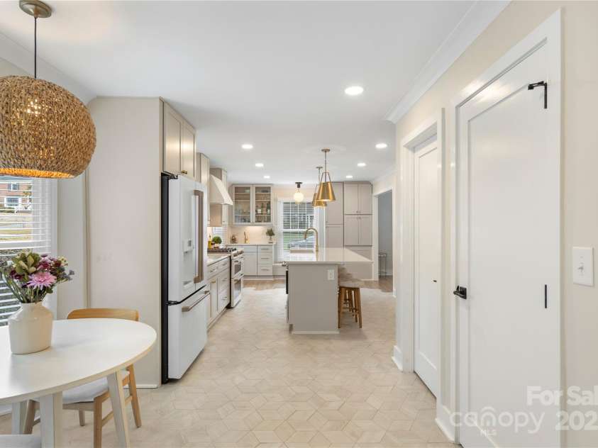 4201 Tyndale Avenue, Charlotte, NC 28210.  MLS# CAR4278812, YatesRealty ID 31972. 