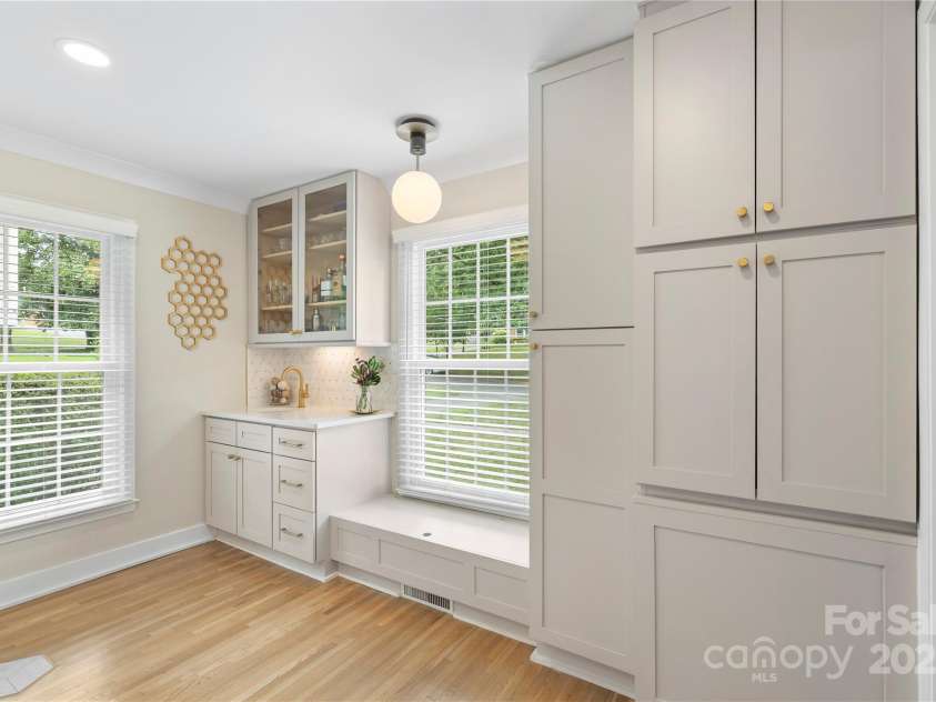 4201 Tyndale Avenue, Charlotte, NC 28210.  MLS# CAR4278812, YatesRealty ID 31972. 