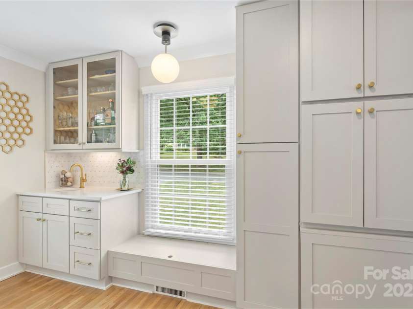 4201 Tyndale Avenue, Charlotte, NC 28210.  MLS# CAR4278812, YatesRealty ID 31972. 