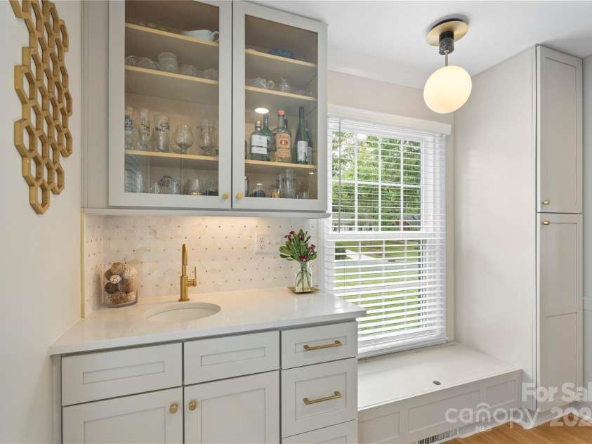4201 Tyndale Avenue, Charlotte, NC 28210.  MLS# CAR4278812, YatesRealty ID 31972. 