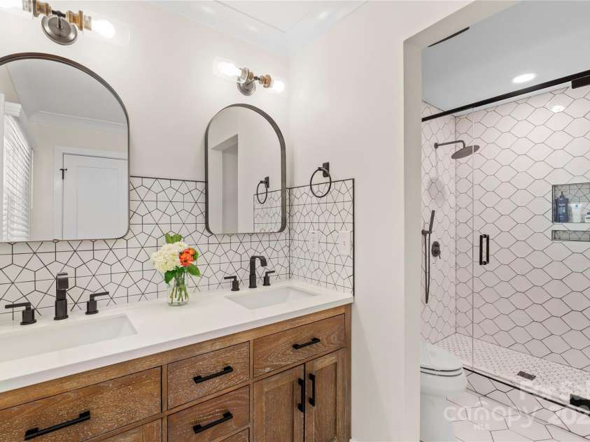4201 Tyndale Avenue, Charlotte, NC 28210.  MLS# CAR4278812, YatesRealty ID 31972. 