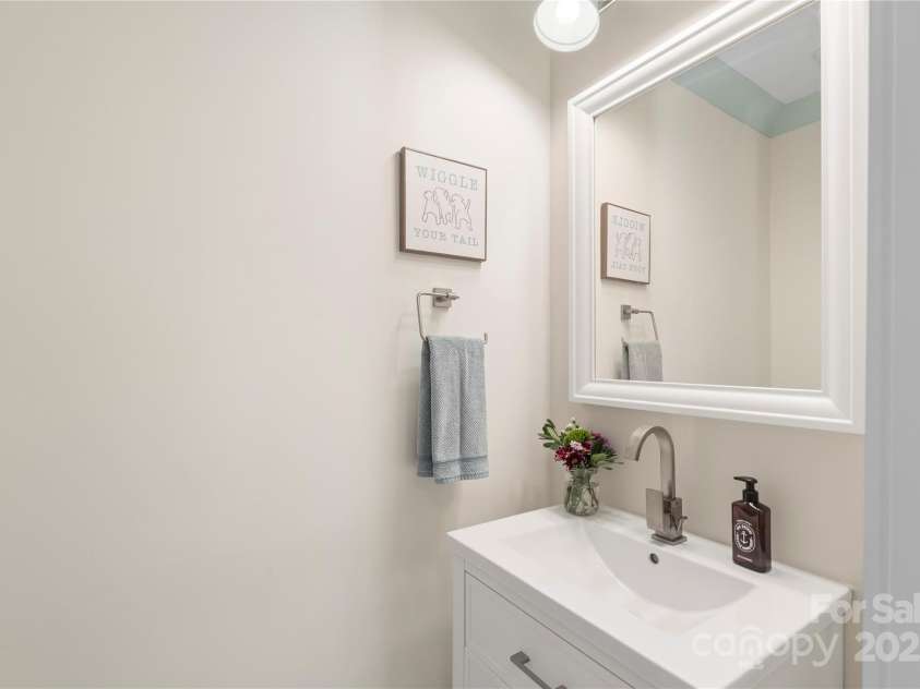4201 Tyndale Avenue, Charlotte, NC 28210.  MLS# CAR4278812, YatesRealty ID 31972. 