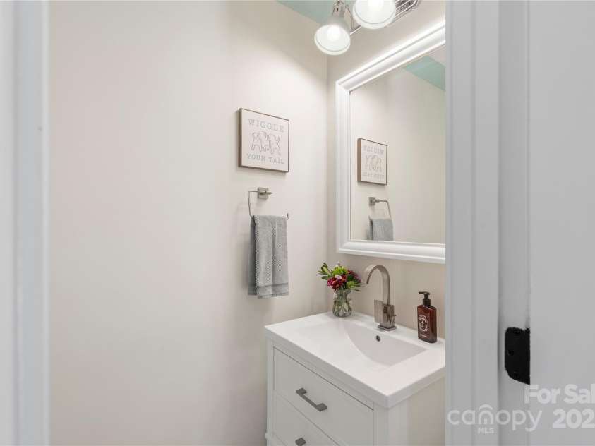 4201 Tyndale Avenue, Charlotte, NC 28210.  MLS# CAR4278812, YatesRealty ID 31972. 