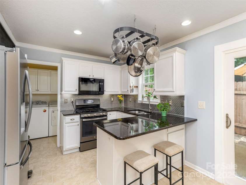 24 Lanceford Circle, Fletcher, NC 28732.  MLS# CAR4291352, YatesRealty ID 31973. 