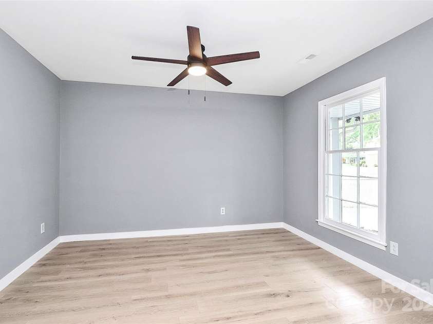 7118 April Ridge Lane, Charlotte, NC 28215.  MLS# CAR4265773, YatesRealty ID 31974. 