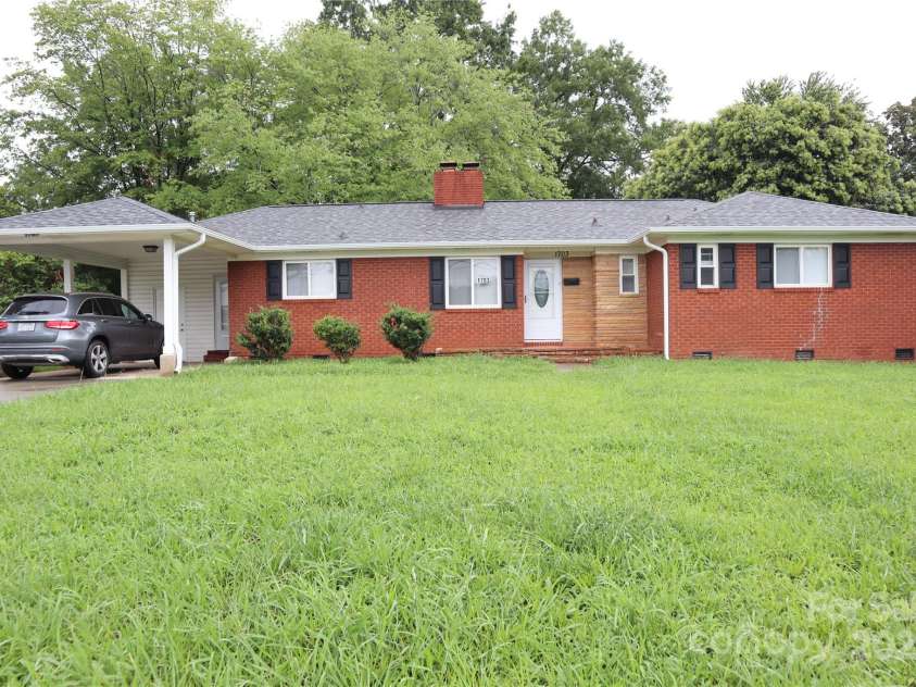 1703 Tyvola Road, Charlotte, NC 28210.  MLS# CAR4291338, YatesRealty ID 31976. 