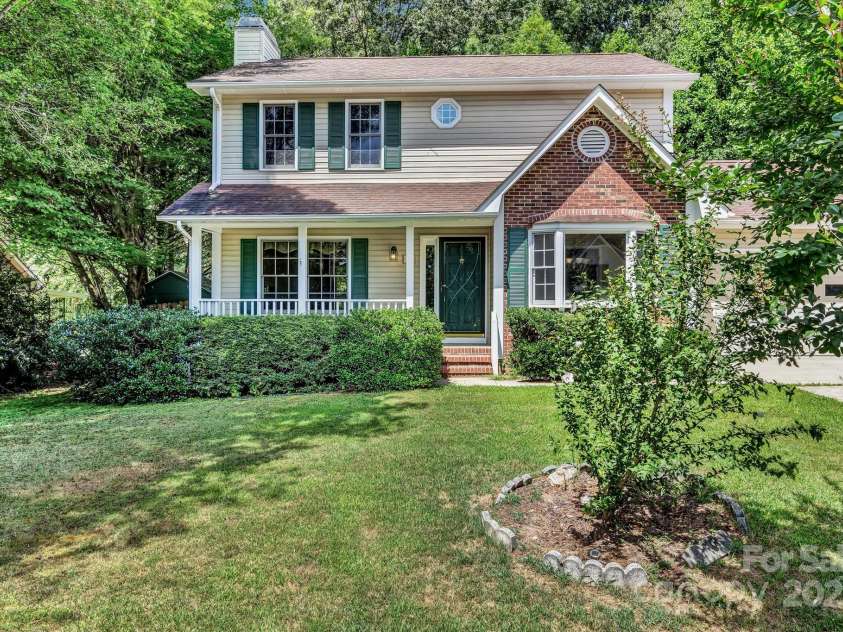18 Southchase Drive, Fletcher, NC 28732.  MLS# CAR4284653, YatesRealty ID 31979. 