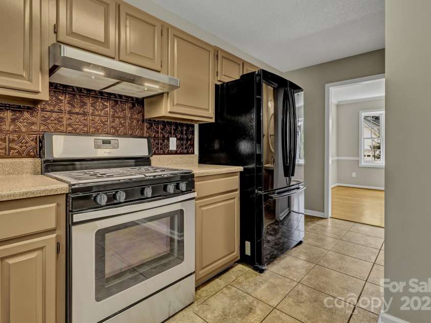 18 Southchase Drive, Fletcher, NC 28732.  MLS# CAR4284653, YatesRealty ID 31979. 