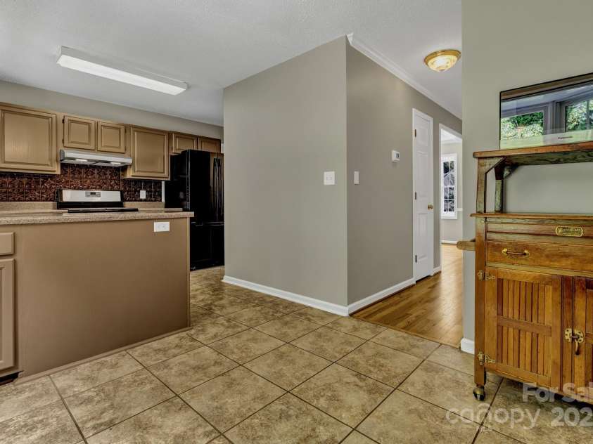 18 Southchase Drive, Fletcher, NC 28732.  MLS# CAR4284653, YatesRealty ID 31979. 