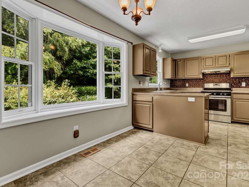 18 Southchase Drive, Fletcher, NC 28732.  MLS# CAR4284653, YatesRealty ID 31979. 