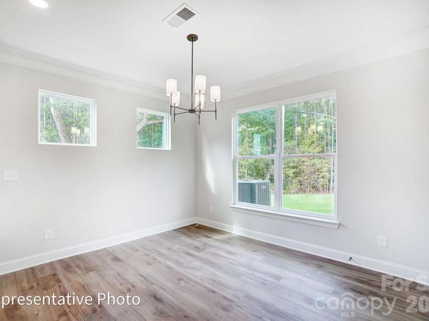 8011 James Query Road, Charlotte, NC 28227.  MLS# CAR4395378, YatesRealty ID 31979. Breakfast Area