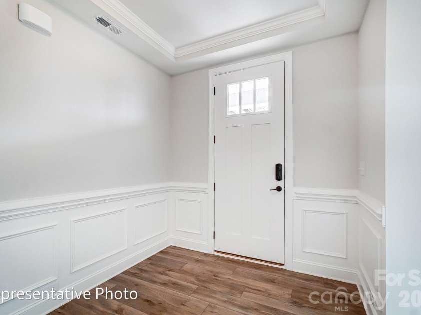 8011 James Query Road, Charlotte, NC 28227.  MLS# CAR4395378, YatesRealty ID 31979. Entryway