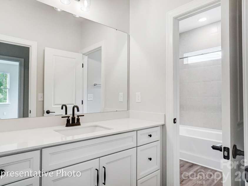 8011 James Query Road, Charlotte, NC 28227.  MLS# CAR4395378, YatesRealty ID 31979. Jack and Jill BAth