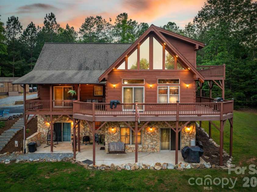 16 Saratoga Drive, Nebo, NC 28761.  MLS# CAR4338569, YatesRealty ID 3198. 