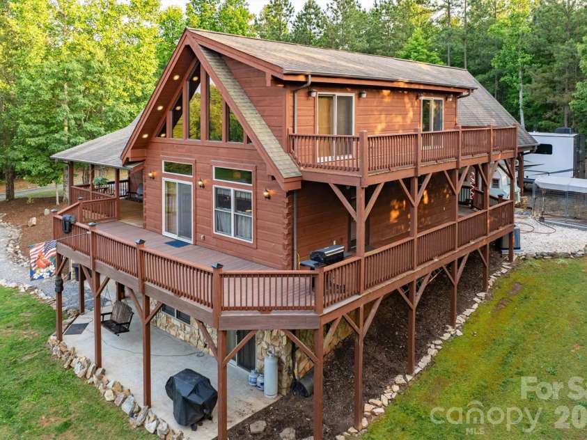 16 Saratoga Drive, Nebo, NC 28761.  MLS# CAR4338569, YatesRealty ID 3198. 