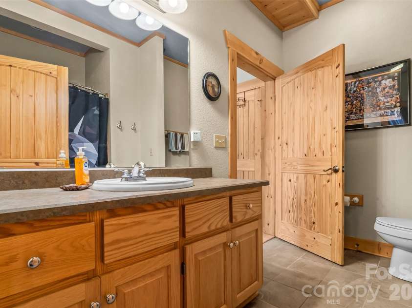 16 Saratoga Drive, Nebo, NC 28761.  MLS# CAR4338569, YatesRealty ID 3198. Basement Bathroom