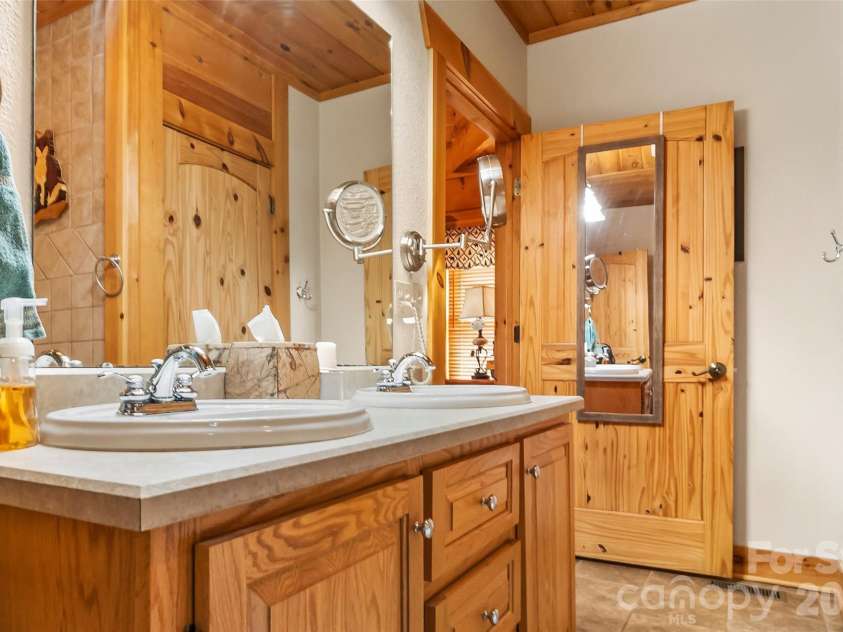 16 Saratoga Drive, Nebo, NC 28761.  MLS# CAR4338569, YatesRealty ID 3198. Primary Bathroom