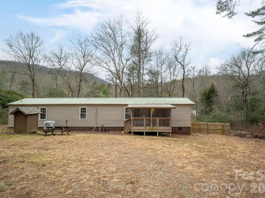 310 Sassafras Gap Lane, Brevard, NC 28712.  MLS# CAR4336681, YatesRealty ID 3198. 