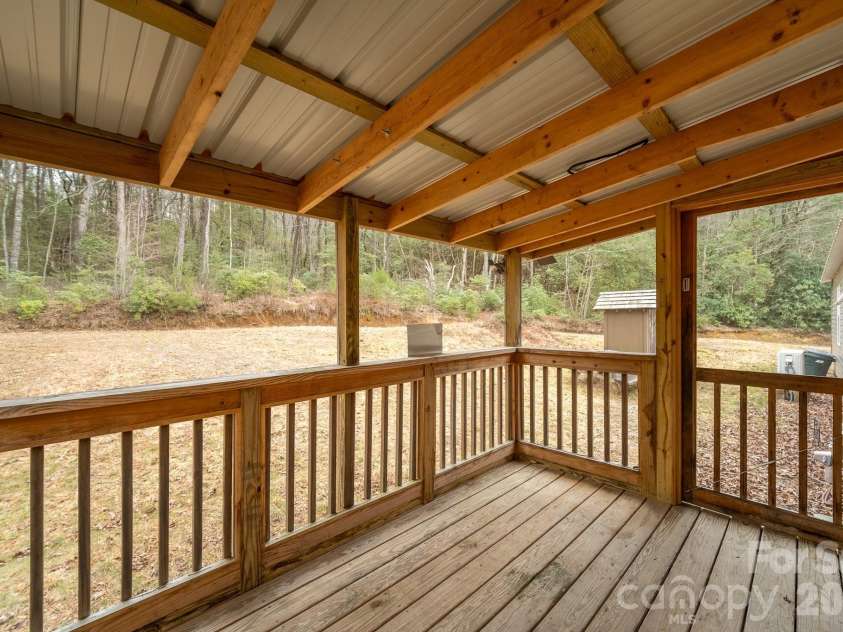 310 Sassafras Gap Lane, Brevard, NC 28712.  MLS# CAR4336681, YatesRealty ID 3198. 