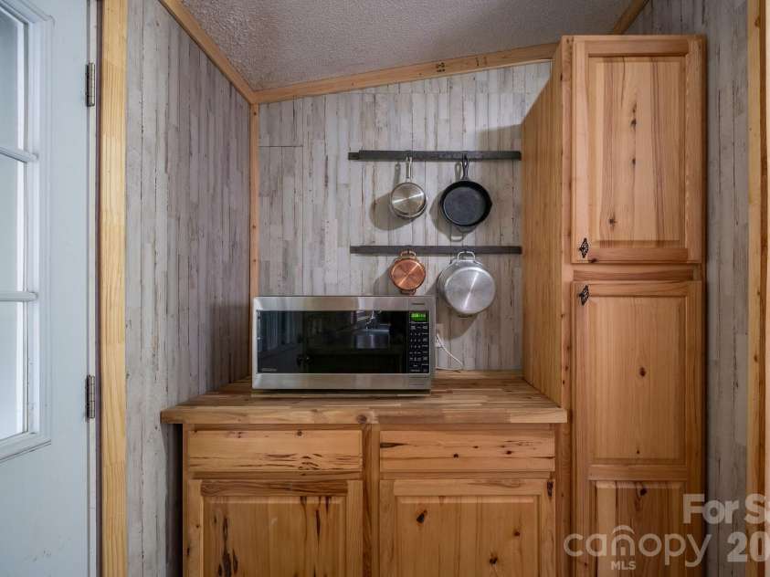 310 Sassafras Gap Lane, Brevard, NC 28712.  MLS# CAR4336681, YatesRealty ID 3198. 