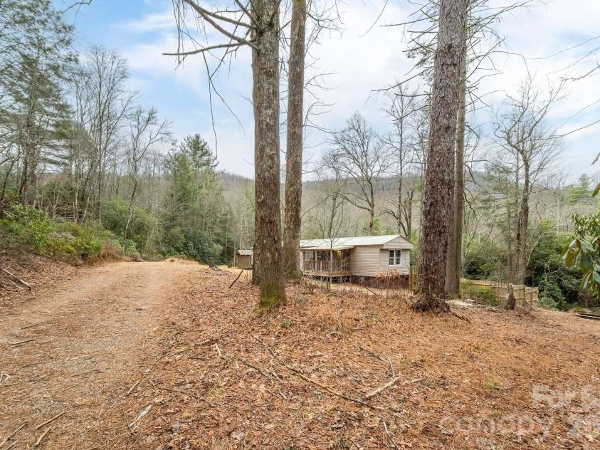 310 Sassafras Gap Lane, Brevard, NC 28712.  MLS# CAR4336681, YatesRealty ID 3198. 